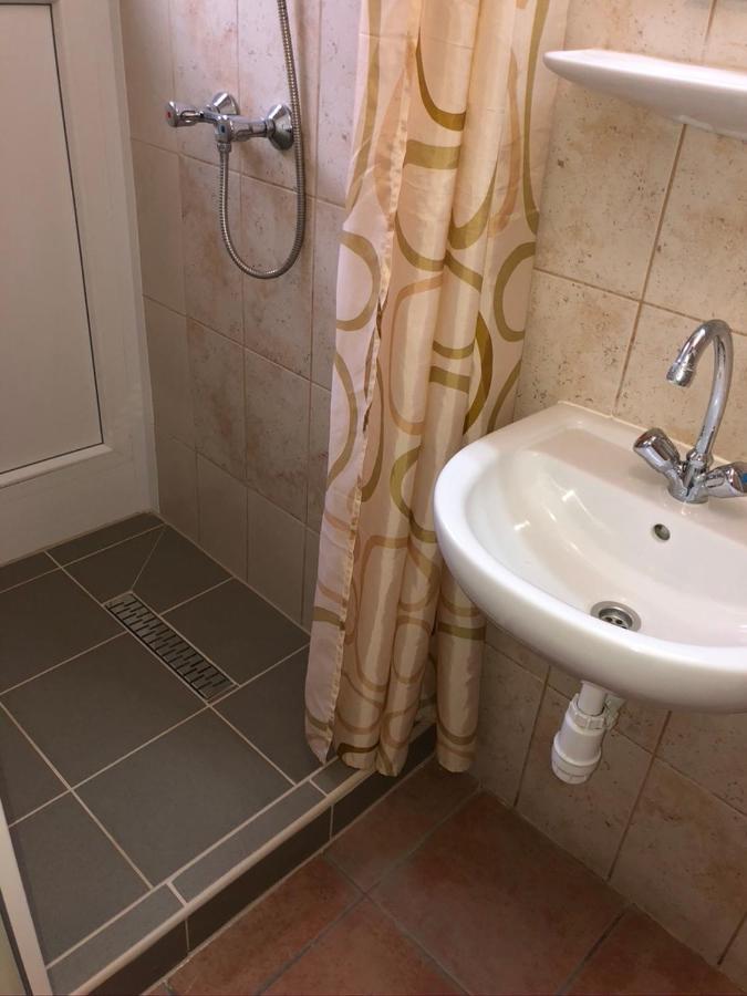 Kalvin Vendegszobak Debrecen Exteriör bild