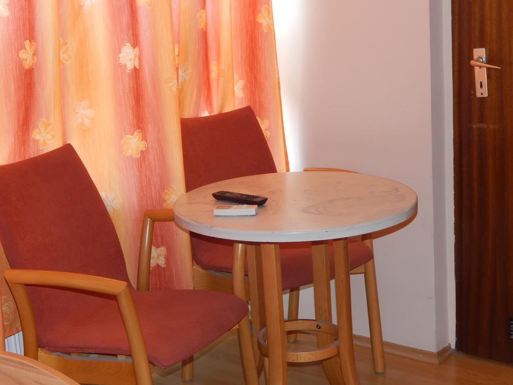 Kalvin Vendegszobak Debrecen Exteriör bild