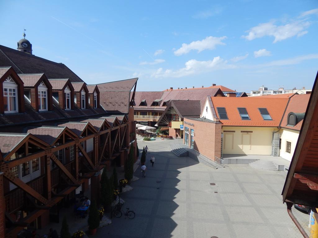 Kalvin Vendegszobak Debrecen Exteriör bild