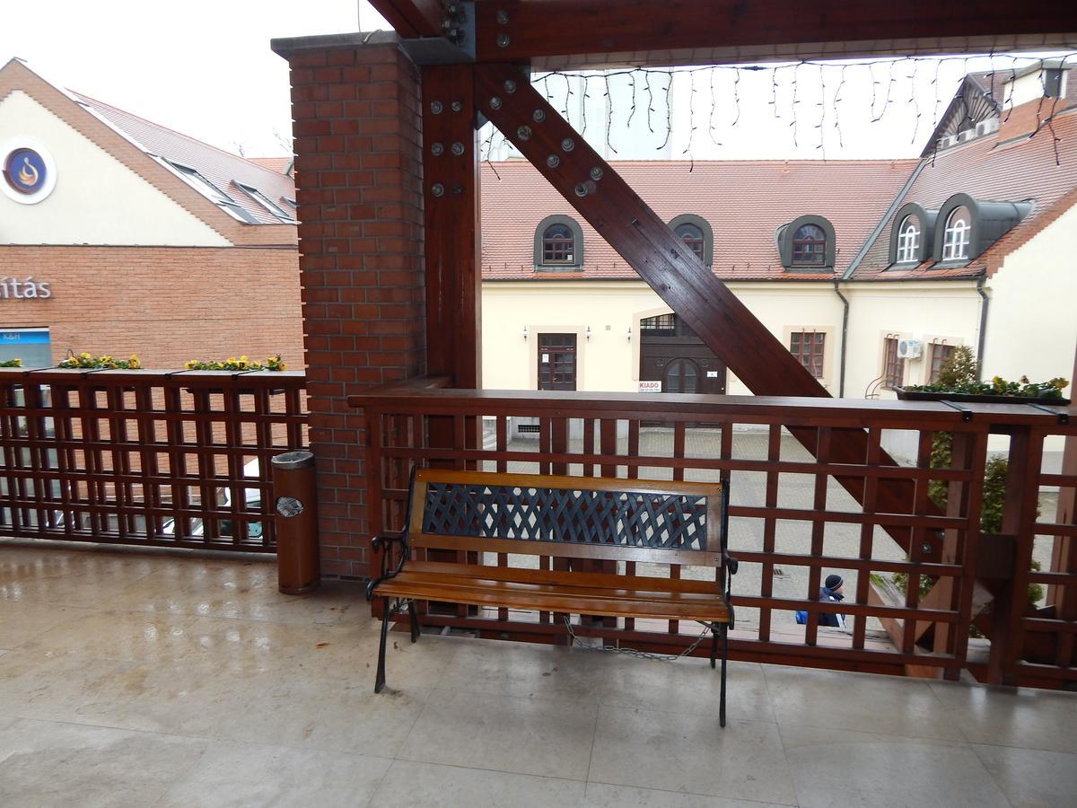 Kalvin Vendegszobak Debrecen Exteriör bild