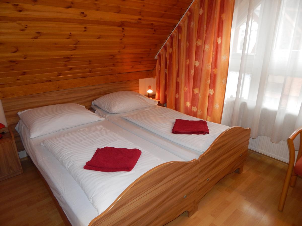 Kalvin Vendegszobak Debrecen Exteriör bild