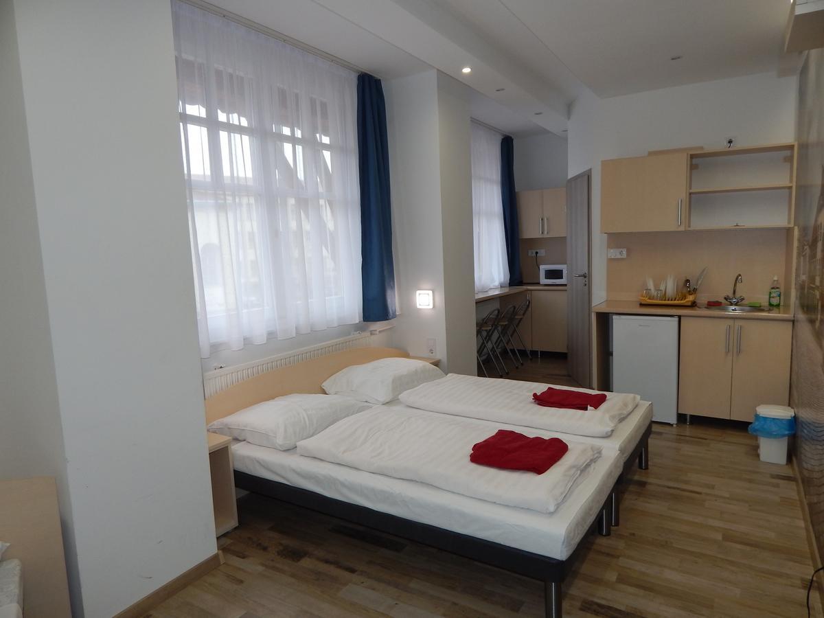Kalvin Vendegszobak Debrecen Exteriör bild